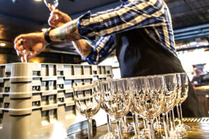 SMART GLASSWARE STORAGE: KEEPING GLASSWARE SERVICE-READY