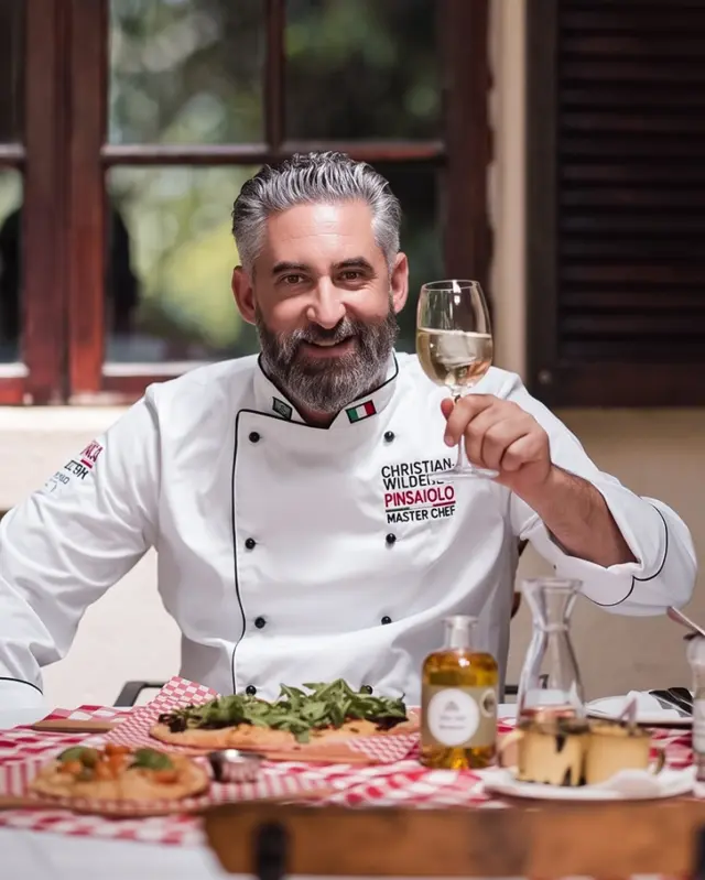 Beyond the Kitchen with Christian Wilderer 👨‍🍳

A closer look at Christian Wilderer, the thinking behind his craft and the ideas shaping his approach to hospitality.

From Roman-style Pinsa to sustainability and culinary creativity, Christian shares his perspective on where the industry is heading.

🔗Read the full feature: 
https://corecatering.co.za/client-features/redefining-hospitality-christian-wilderer-on-pinsa-sustainability-and-the-future/

#ChefSpotlight #SouthAfricanHospitality #Pinsa #HospitalityIndustry #CoreCateringSupplies